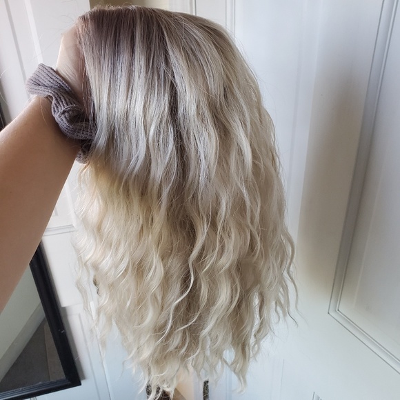 ****SOLD****Beautiful Ash blonde lace-front wig - Picture 6 of 8